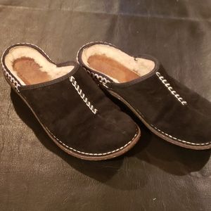 Womans Ugg Clogs